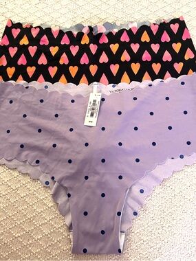 Victoria's Secret scallop edge cheeky Lavender Polka Dot and black w ❤️🩷🧡💛
